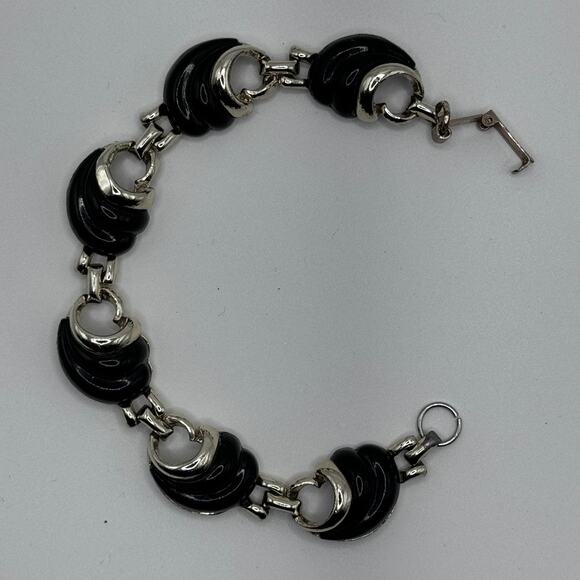 Silver Toned Bracelet With Black Accents. Unsigned. - Picture 1 of 5